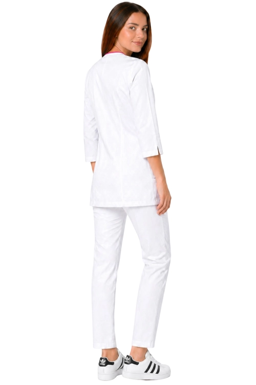 Uniform medyczny damski z  rękawem 3/4 biały żakiet z różową  lamówką i białymi spodniami