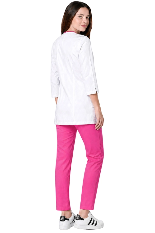 Uniform medyczny damski z  rękawem 3/4 biały żakiet z różową   lamówką i różowymi  spodniami